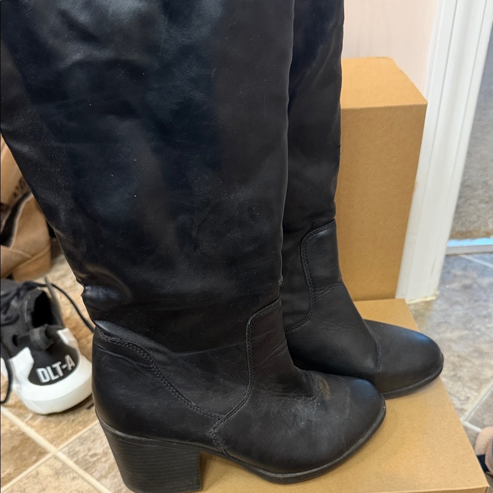 Elegant Black Heeled Women's Boots